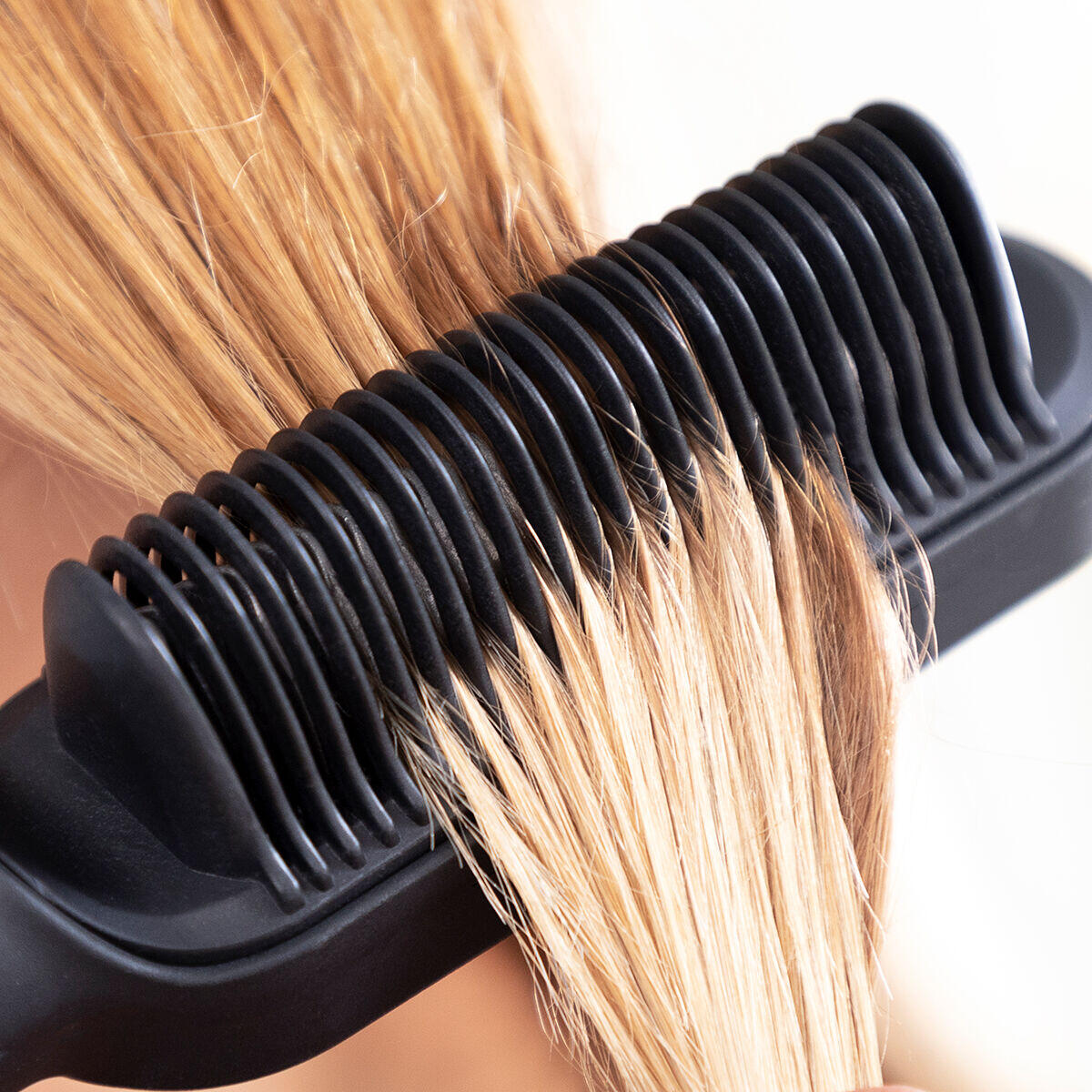 ⚡ Cepillo Alisador Cerámico Profesional 2 en 1 – Alisa, Moldea y Reduce el Frizz en Minutos 💇‍♀️